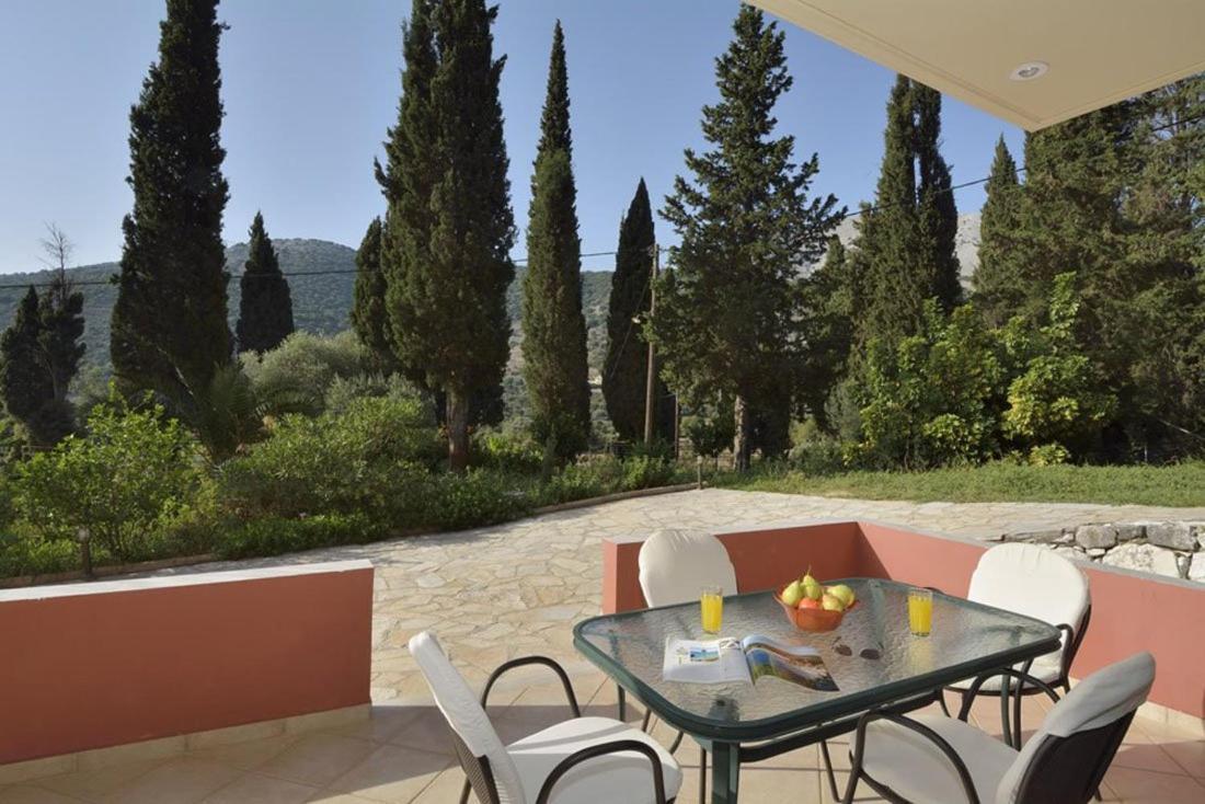 Vivi'S Apartments Agia Efimia Luaran gambar