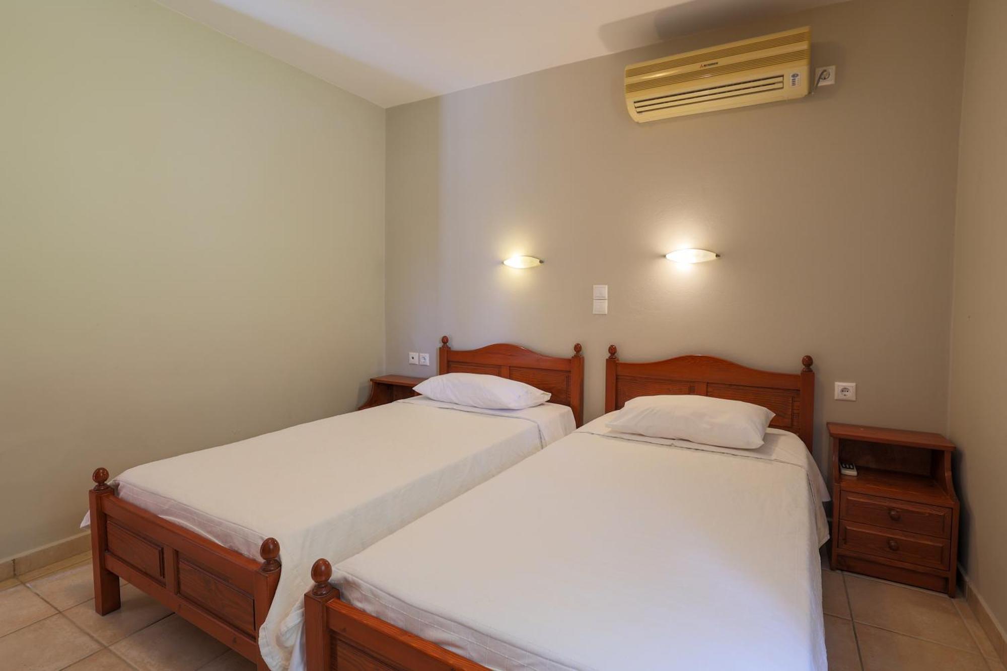 Vivi'S Apartments Agia Efimia Luaran gambar