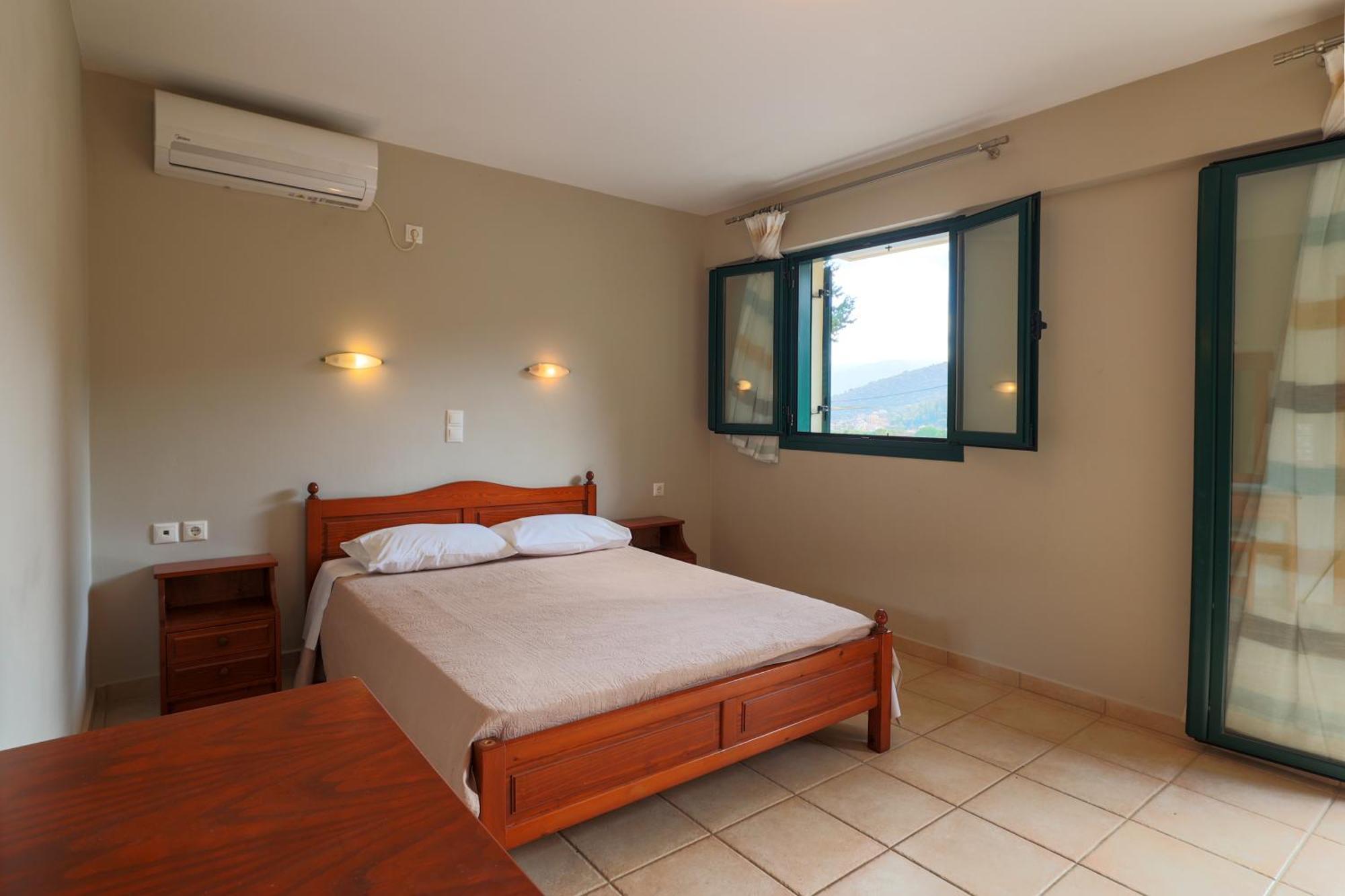 Vivi'S Apartments Agia Efimia Luaran gambar